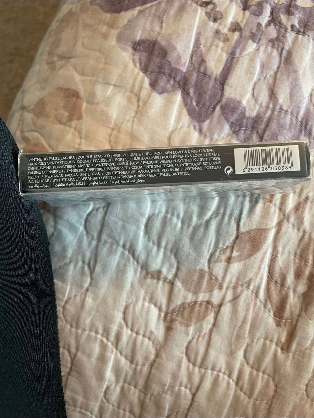 HUDA BEAUTY Black Scarlett #8 LASHES - Picture 4 of 5